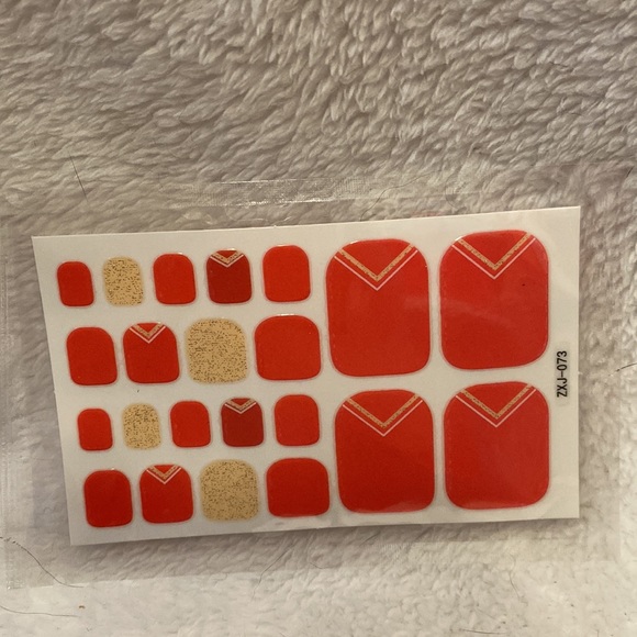 🆕Toe Nail Wraps: Red and Gold Glitter with Retro design- 20 stickers - Picture 3 of 4